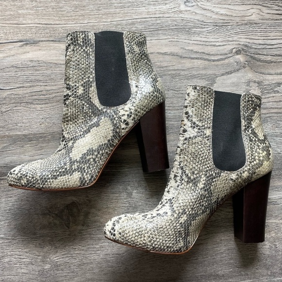 Juicy Couture Women’s Snakeskin Heeled Booties, size 10 - Picture 2 of 10